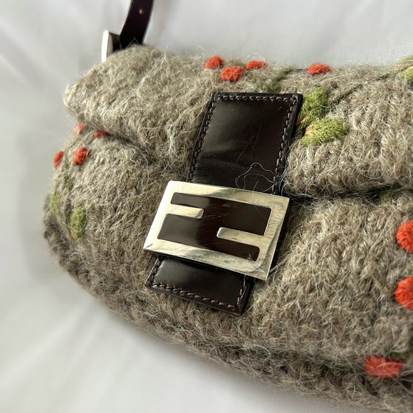 ✨SOLD✨ RARE Fendi Wool Cherry Blossom Baguette - Picture 4 of 13